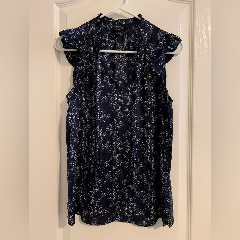 Banana Republic woman’s sleeveless top